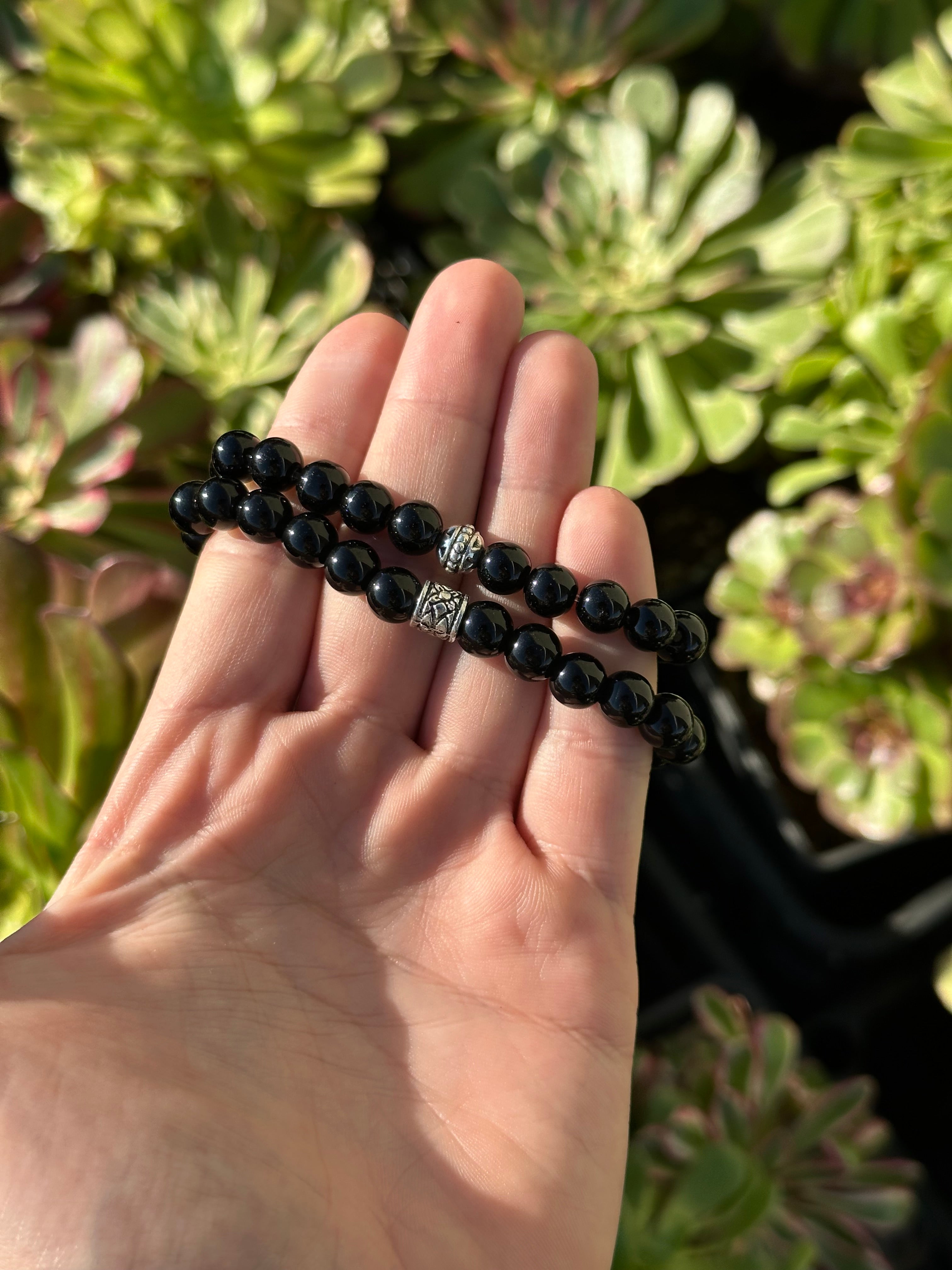 Oniks doğal taş bileklik – siyah taşlardan güç ve koruma enerjisi sunan bileklik