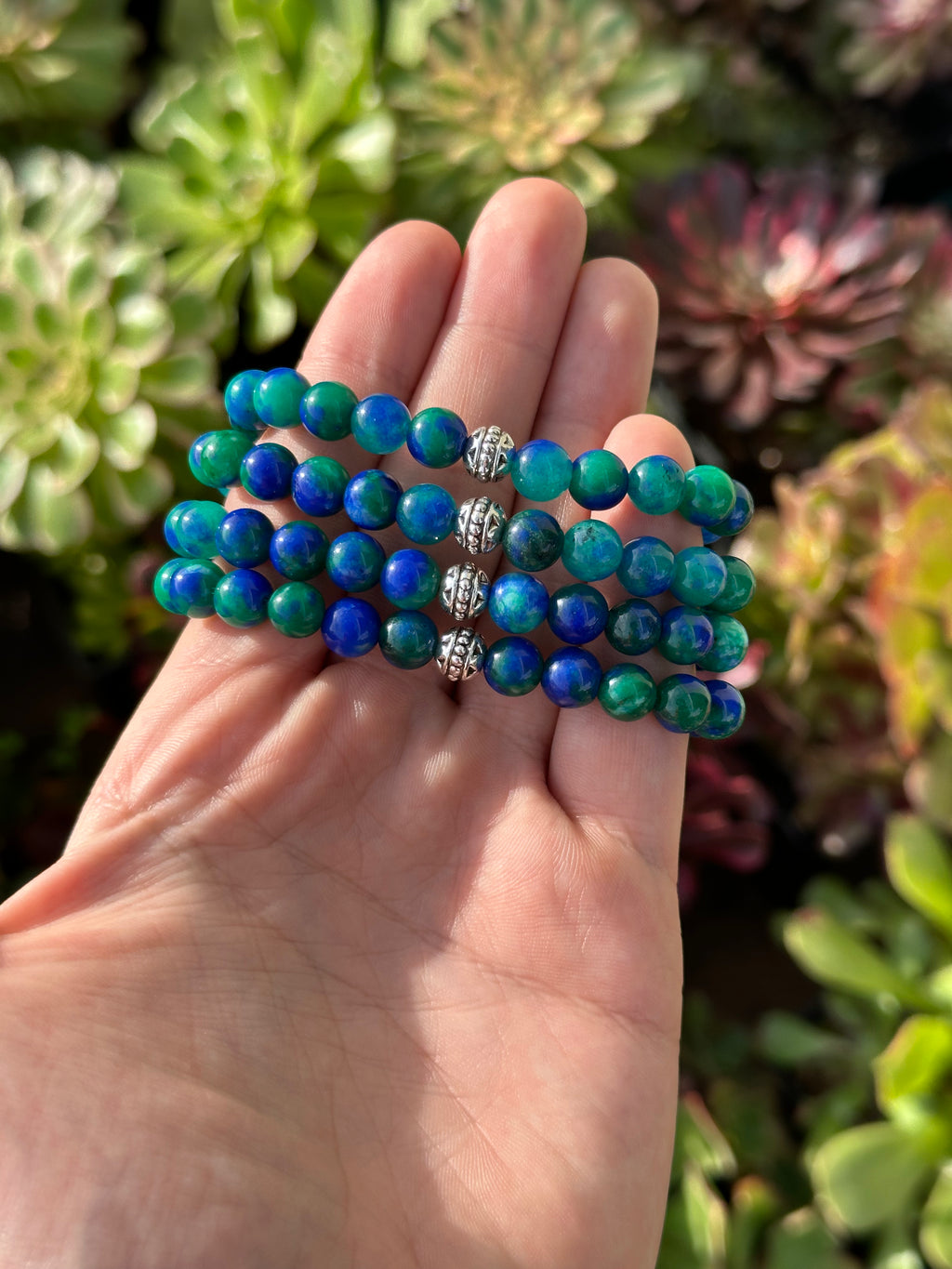 Zihninizi açın ve sezgilerinizi güçlendirin. Azurit taşının derin enerjisiyle karar verme süreçlerinizi hızlandırın ve içgörünüzü artırın. Usta işi, %100 doğal taş bileklik.