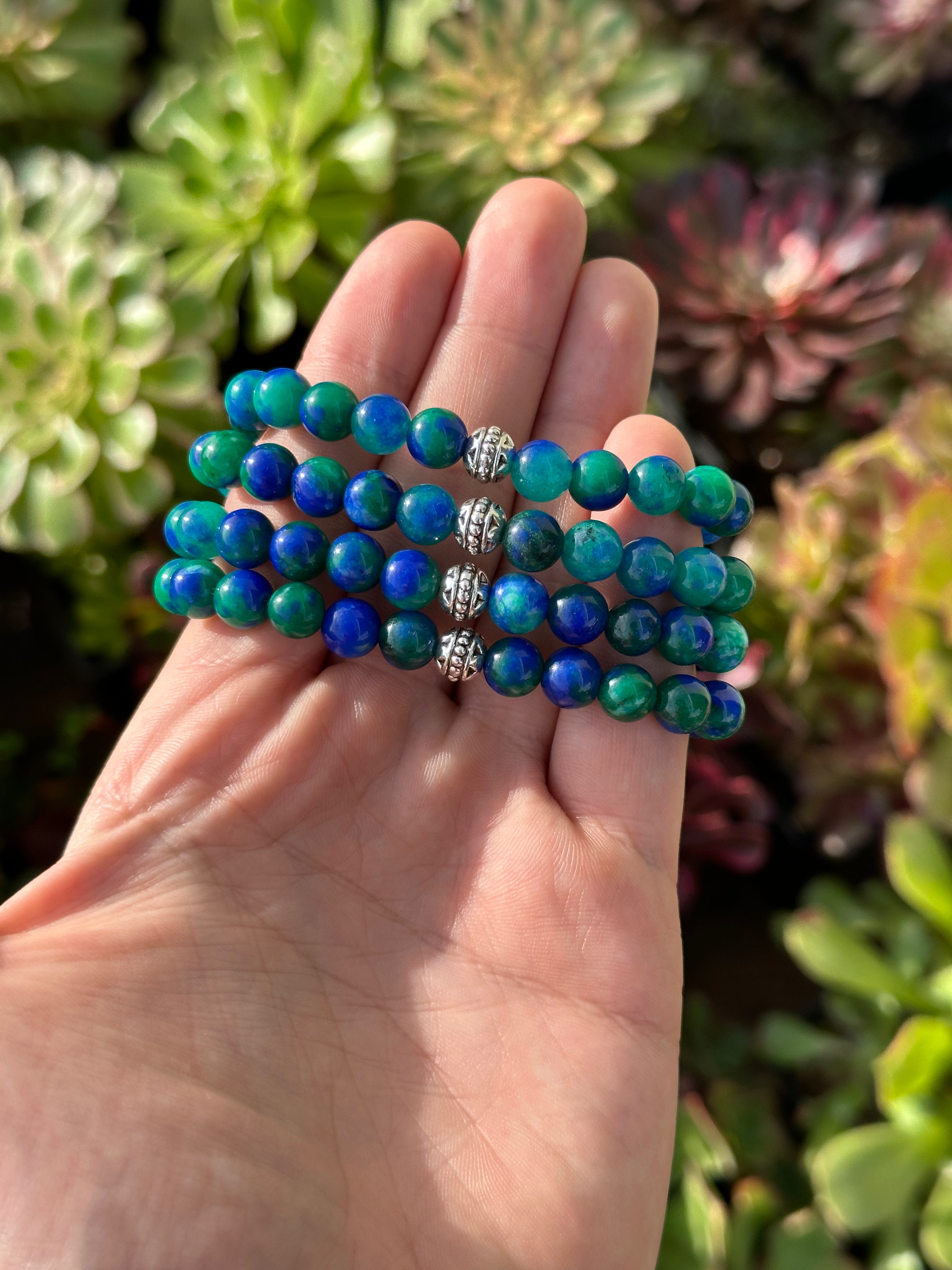 Zihninizi açın ve sezgilerinizi güçlendirin. Azurit taşının derin enerjisiyle karar verme süreçlerinizi hızlandırın ve içgörünüzü artırın. Usta işi, %100 doğal taş bileklik.