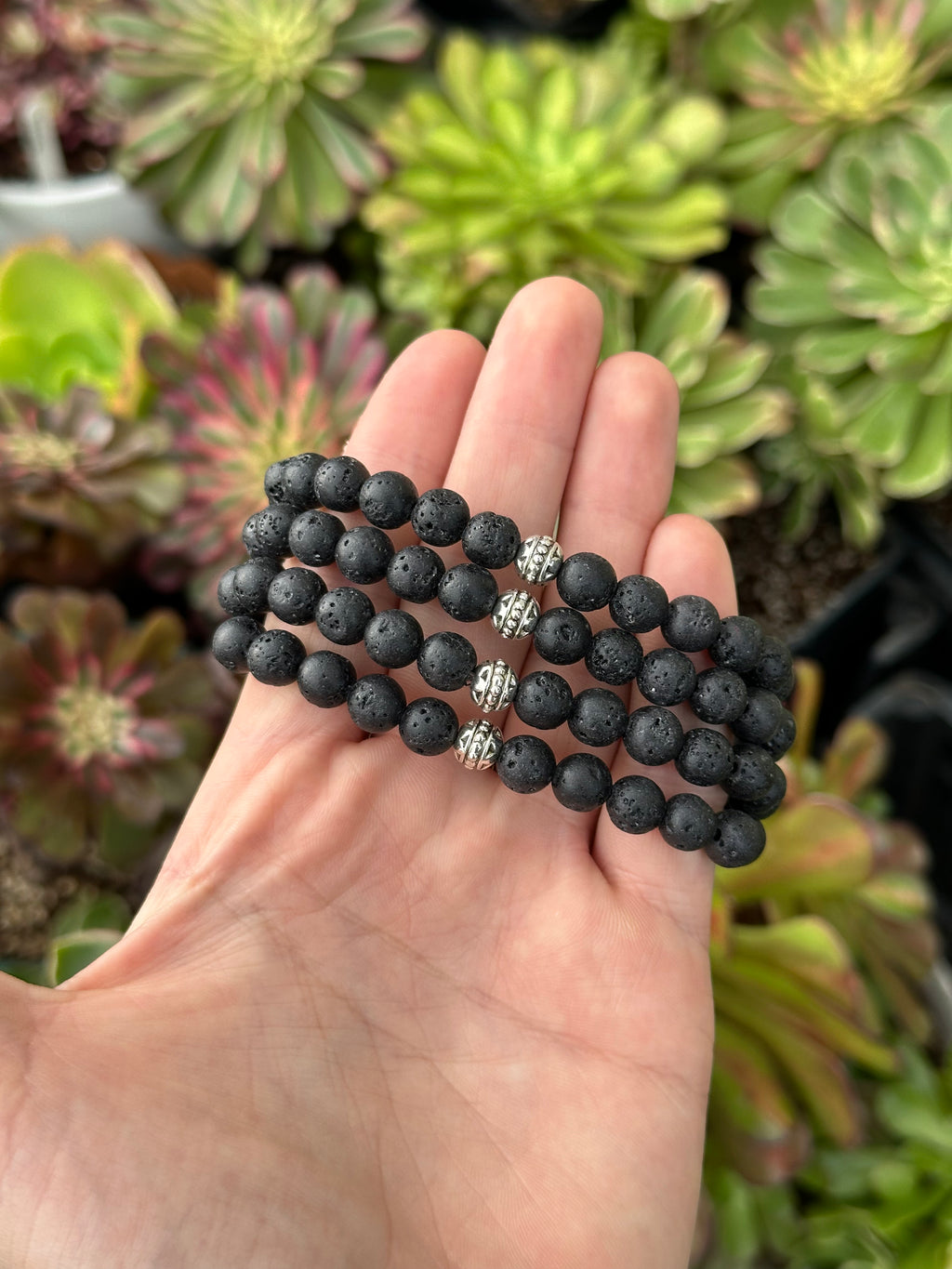 Doğal lav taşı bileklik – mat siyah volkanik taşlardan oluşan enerji dengeleyici unisex bileklik